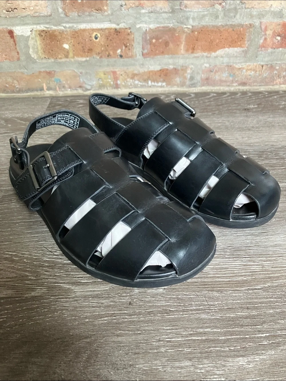 Vionic Men's Black Leather Fisherman Sandals